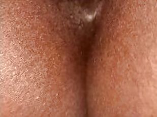 klitoris, mastürbasyon-masturbation, boşalma, amcık-pussy, fışkıran-su, olgun, siyahi-kadın, kocaman-yarak, meni, islak