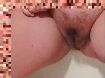 Habe meinen haarigen Busch rasiert. Geile ttowierte Amateur Milf mit 85G Naturtitten