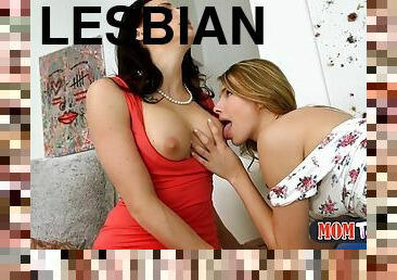 Step daughter makes no mom with her lesbian love skin