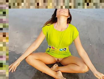 Up Dress No Panties And Public Flashing At Crowded Beach