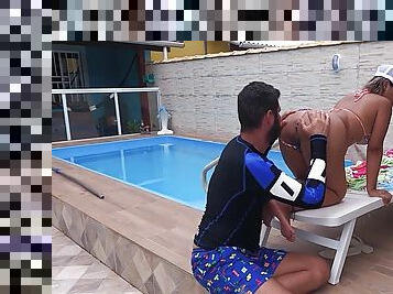 teta-grande, estilo-cão, anal, chupanços, latina, marido, piscina, cavalgando