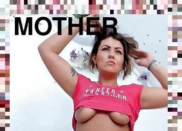 Wet gorgeous mother masturbate on live webcam