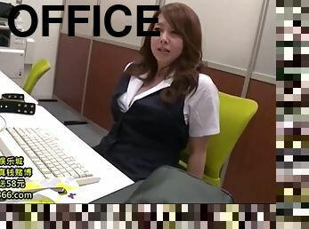 Yumi kazama in office
