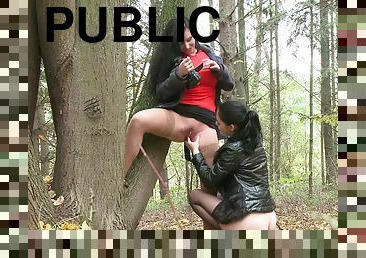 Girlfriends - Public Slit Eating Woodland Walk 2 -