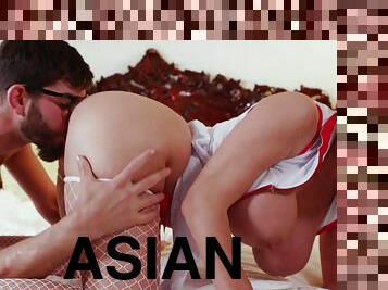 asiatique, cul, gros-nichons, levrette, infirmière, chatte-pussy, fellation, énorme-bite, branlette, blonde