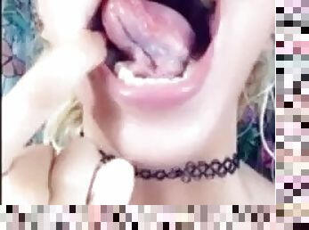 Blonde shows mouth & plays with uvula tongue fetish