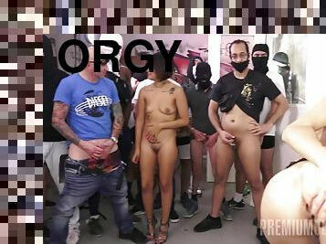 Naughty Sluts Bukkake Orgy BTS - Big Cum Shots
