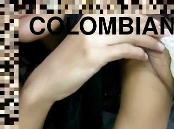  colombiana folla en cuatro y pide ver el condon para asegurarse de que no se corra dentro