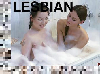 kylpy, lesbo-lesbian, teini, enkeli, tuhma-naughty