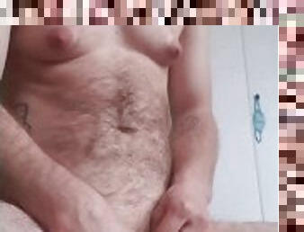 poilue, masturbation, amateur, secousses, sur-le-visage, chambre-a-coucher, musclé, tatouage, bite