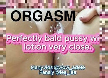 clitoris-bagian-atas-vagina-paling-sensitif, mastubasi, orgasme, vagina-pussy, permainan-jari, fetish-benda-yang-dapat-meningkatkan-gairah-sex, seorang-diri, dicukur, tungkai-kaki, penyebaran