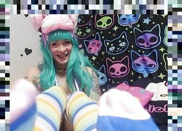 CuTE GIRLIEGIRL Feetplay Thighhigh Socks Infront of camera