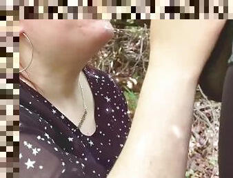 Beautiful eyed white girl deepthroats sneaky link pt 1