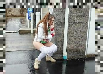 en-plein-air, pisser, public, amateur, fou, coquine, fétiche, brunette, clignotant