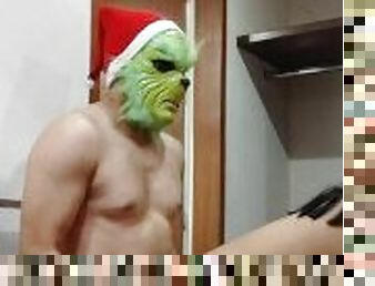 Lista para navidad. Me coje el Grinch!