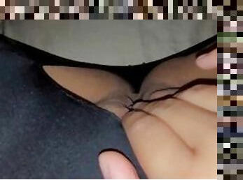 Digitacion de coño hermosa chica se frota el clítoris hasta tener un orgasmo!