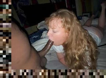 amateur, fellation, énorme-bite, interracial, milf, maison, fellation-profonde, black, baby-sitter, femme-habillée-mec-nu