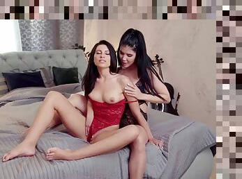 Lesbea Lady Dee has lesbian orgasm with scissoring and facesitting Czech babe