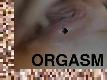 orgasm, fitta-pussy, kvinnligt-sprut, amatör, rödhårig, tight, ensam, vått, tatuering