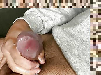 Smearing me with cum in the handjob with both hands cumming
