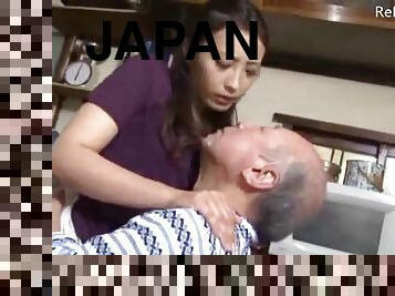 Japanese daughterinlaw admit a fault to fatherinlaw