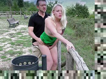 en-plein-air, chatte-pussy, fellation, ejaculation-sur-le-corps, blonde