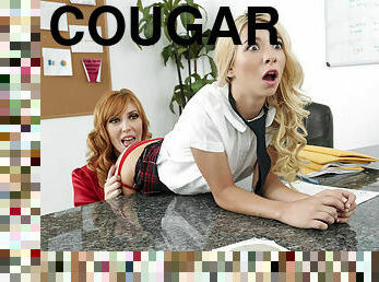 Shameless cougar Lauren wanna kiss her ass in the office!