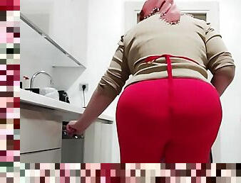 Stepson lusts after stepmom&#039;s curvy derriere