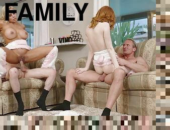 orgie, ejaculation-sur-le-corps, milf, ados, hardcore, ejaculation-interne, sexe-de-groupe, rousse, famille, blonde