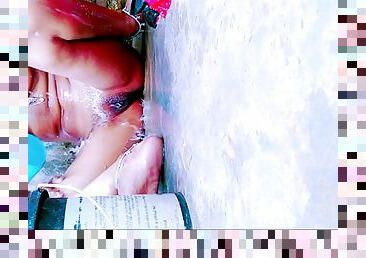 Indian Hot Figure Young Bhabhi Bath !! Bhabhi Have Gorgeous Figure!!chupke Se Video Bna Li