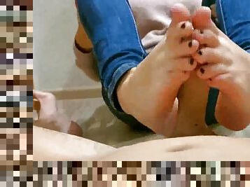 RUSSIAN FEET WANK A COCK......FINAL CUMSHOT