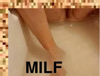 Horny MILF having some fingering fun in the bath