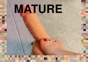 Masturbazione dildo con i piedi