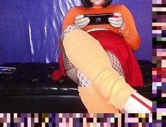 Velma PeeDesperation While Gaming Leads to Big Release and Orgasm FULL VID ON MANYVIDS AND OF