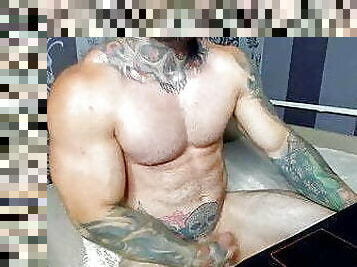 BodyBuilder Jerking Off - Special