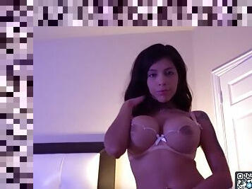 SkylerLo teases pussy on cam show