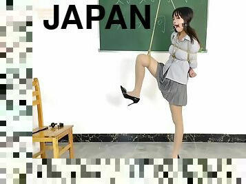 Skirt Placed By Japanese-style Single-leg Crane