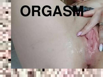 orgasme, chatte-pussy, giclée, doigtage, culotte, horny, serrée, solo, humide, jambes