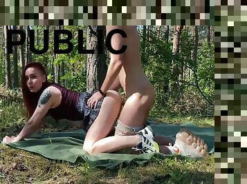 Public Amateur Couple Sex On A Picnic In The Park Kleomodel