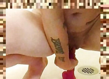 FTM pisses on .dildo and than sits on it. Cums so loud