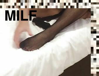 amateur, ejaculation-sur-le-corps, énorme-bite, milf, pieds, bas, ejaculation, britannique, fétiche, branlette-avec-les-pieds