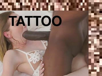 gros-nichons, énorme-bite, interracial, fellation-profonde, compilation, trio, sur-le-visage, blonde, tatouage