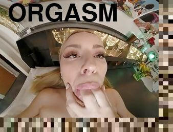 masturbation, orgasme, jouet, pornstar, blonde, petite, solo, rasé, réalité, tatouage