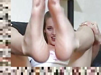Hot chick wants to give a great footjob