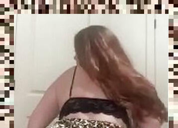 Redhead In Sexy Cheetah & Black Lace Lingerie Shakes Ass