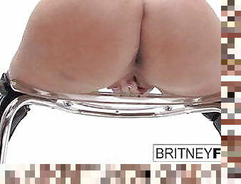 gros-nichons, masturbation, babes, fellation, britney, seins, gros-plan, trou-du-cul