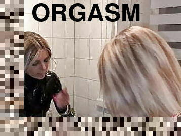 orgasm, pisandu-se, amatori, milf, neamt, taratura, blonda, fetish, latex, curva-whore