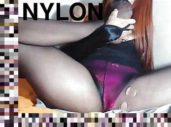 latina lick her nylon feet in pantyhose
