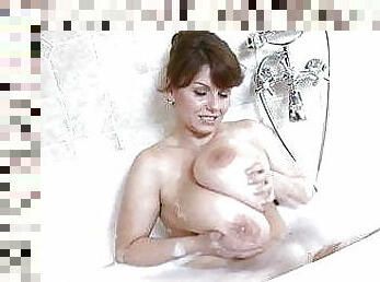 162. Bath with mom, huge tits (mom son story)