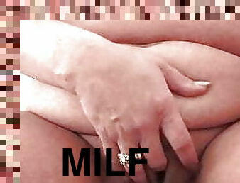 gros-nichons, masturbation, milf, maman, belle-femme-ronde, doigtage, blonde, naturel, mère